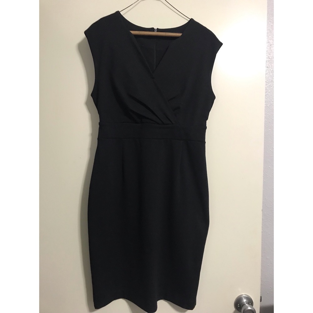 Banana Republic Black V neckline knit dress